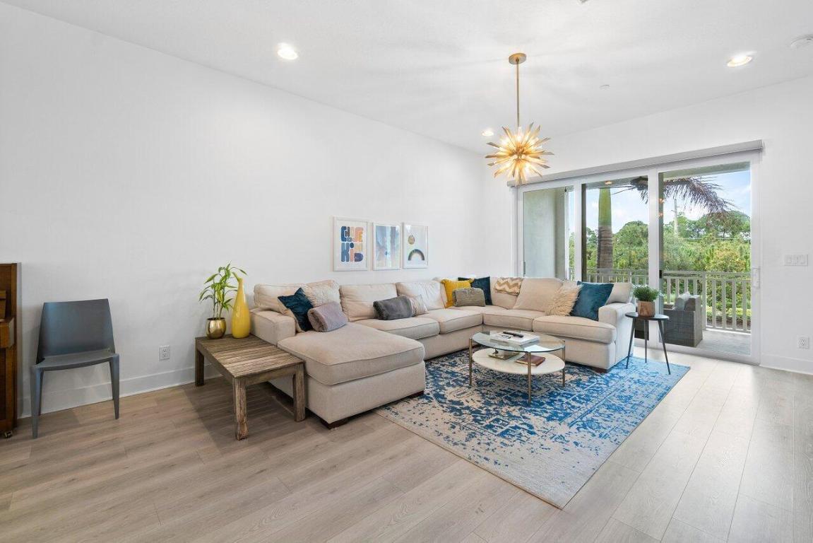 ALTON - Residential Lease