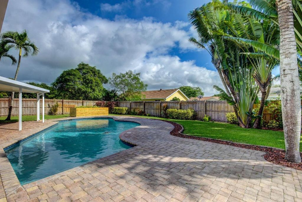 Photo of 19450 Delaware Circle, Boca Raton, FL 33434 (MLS # R11077524)