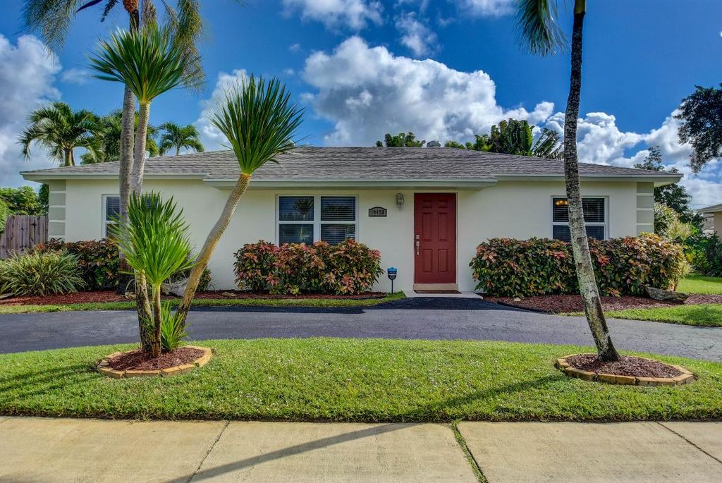 Photo of 19450 Delaware Circle, Boca Raton, FL 33434 (MLS # R11077524)