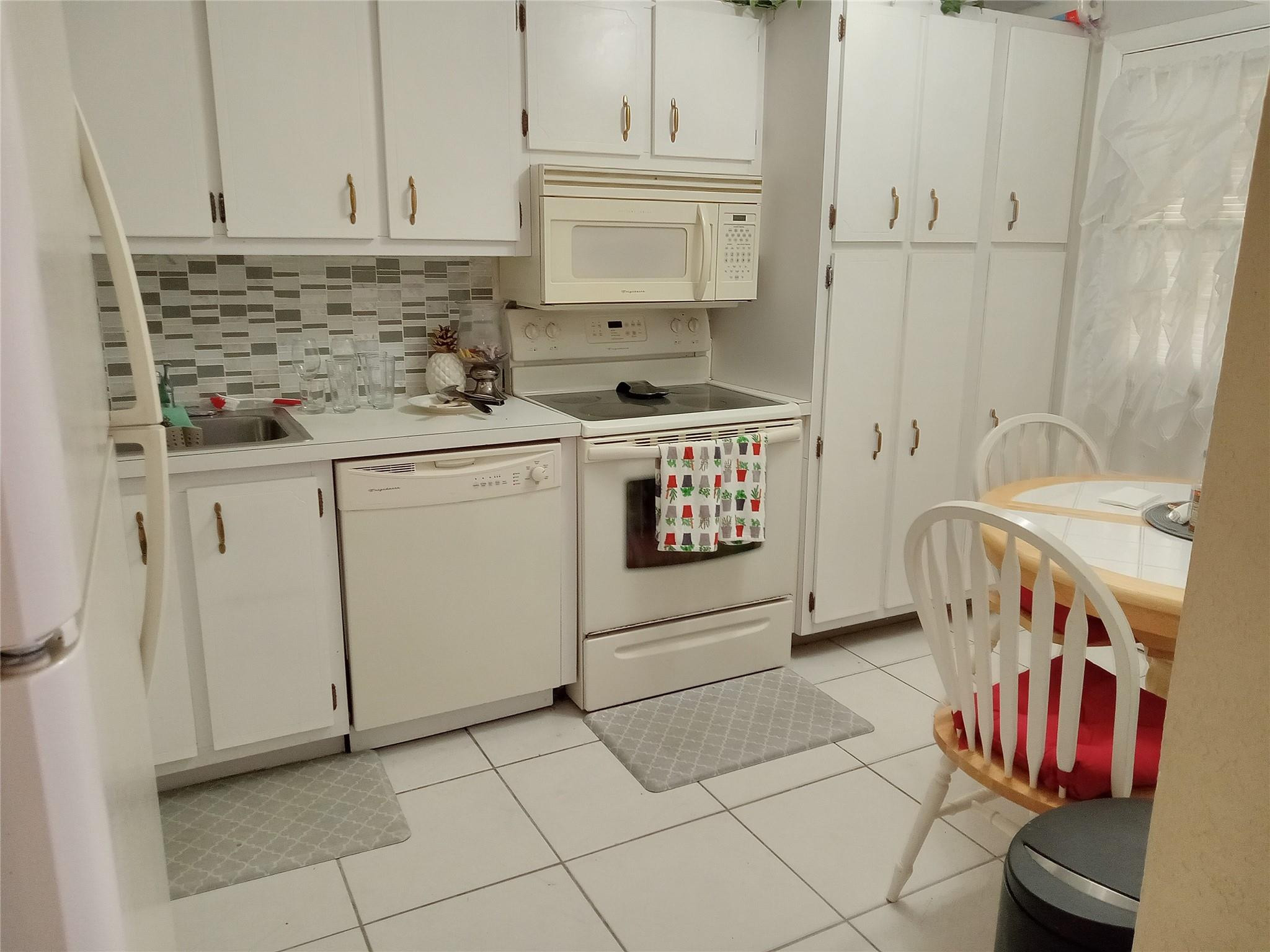 Lauderdale Oaks - Residential