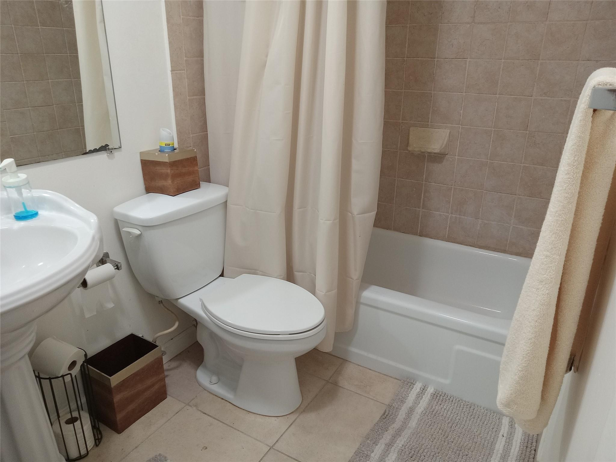 Lauderdale Oaks - Residential