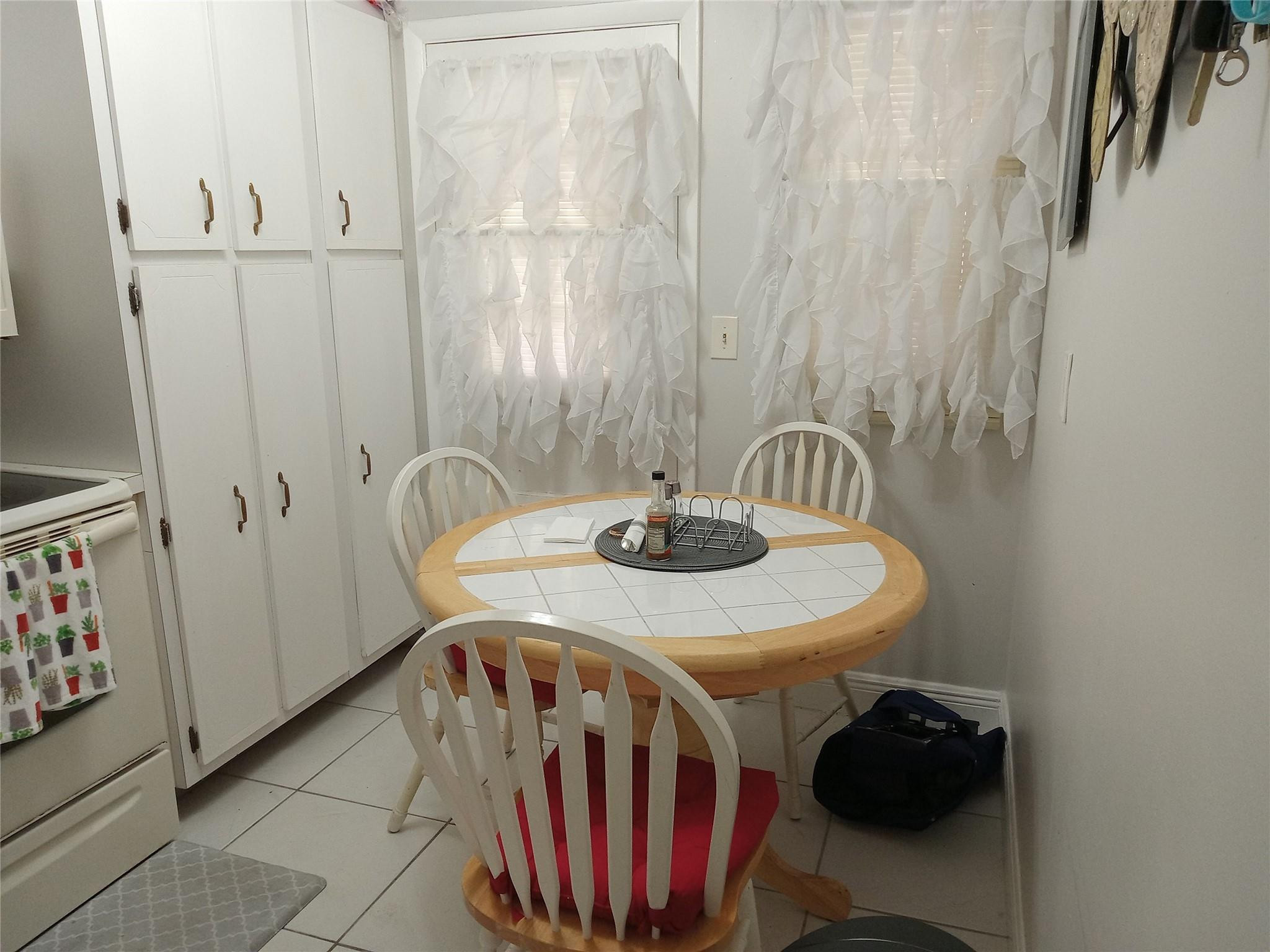 Lauderdale Oaks - Residential