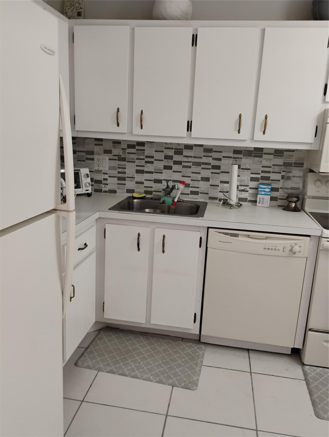 Lauderdale Oaks - Residential