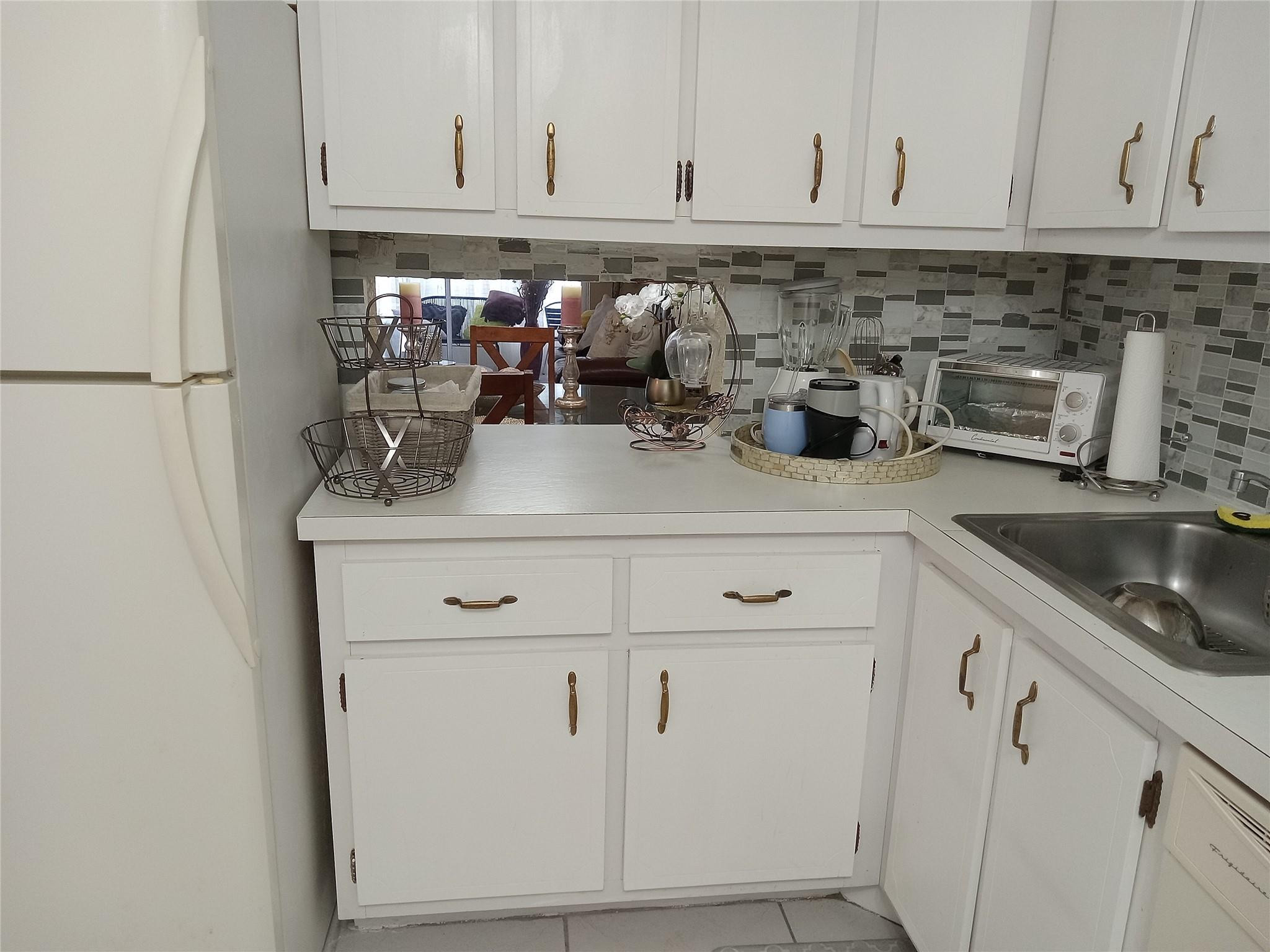 Lauderdale Oaks - Residential