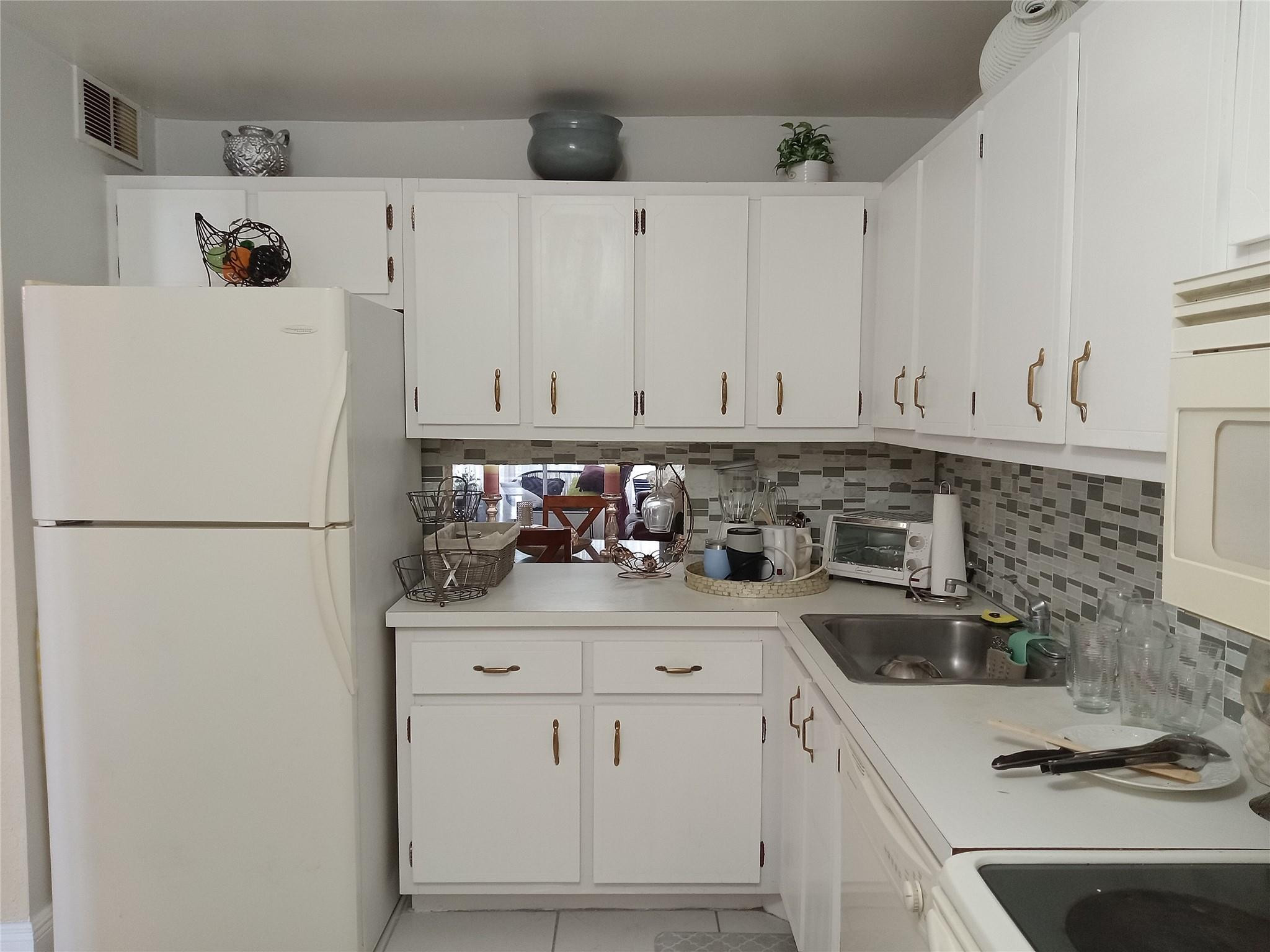 Lauderdale Oaks - Residential