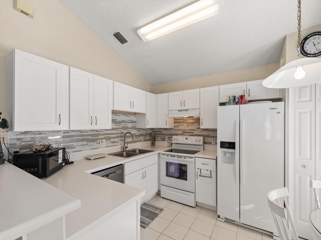 KINGS ISLE PHASE III - Residential