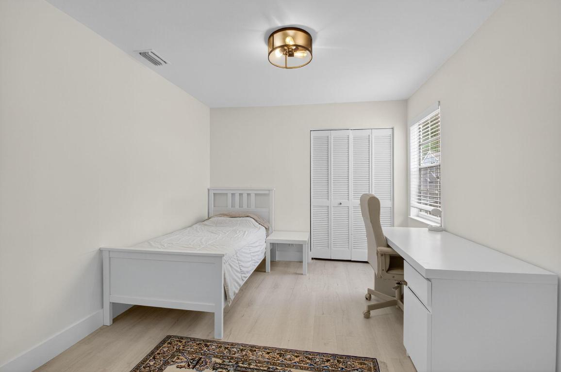 CARRIAGE HOUSES I CONDO - Residential Lease