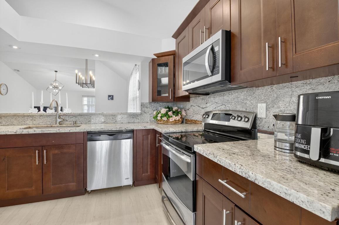 CARRIAGE HOUSES I CONDO - Residential Lease