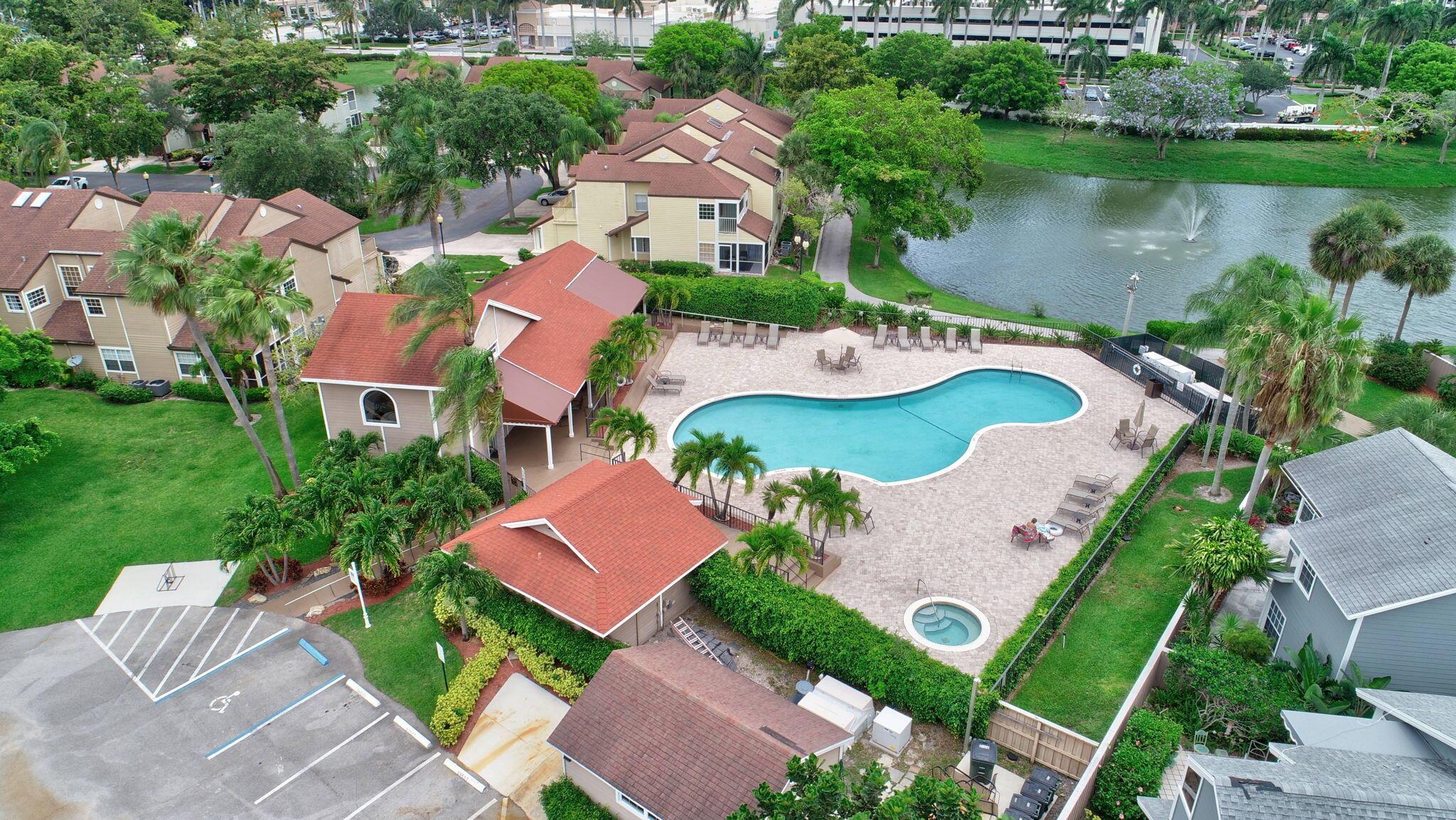 CARRIAGE HOUSES I CONDO - Residential Lease