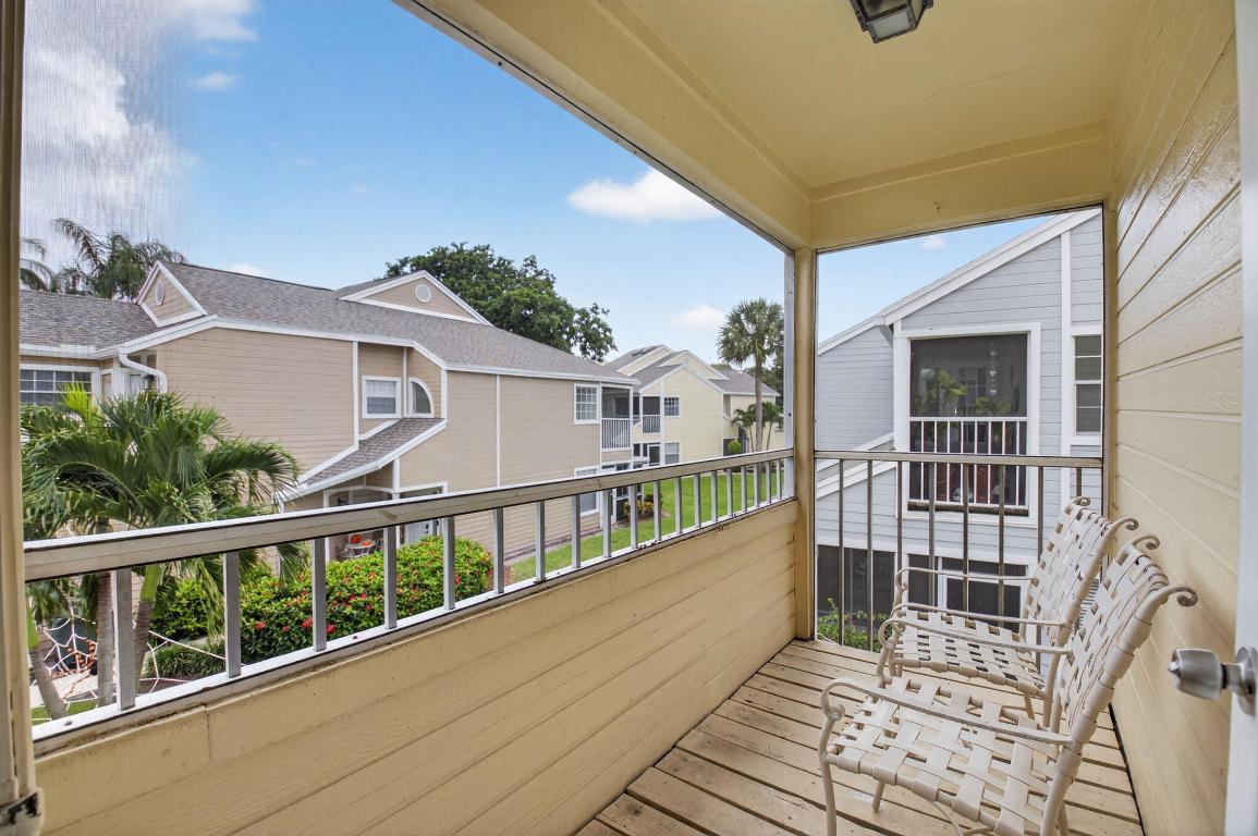 CARRIAGE HOUSES I CONDO - Residential Lease