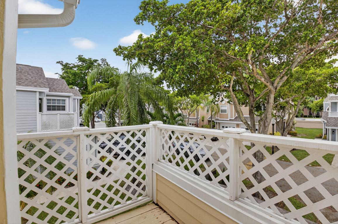 CARRIAGE HOUSES I CONDO - Residential Lease