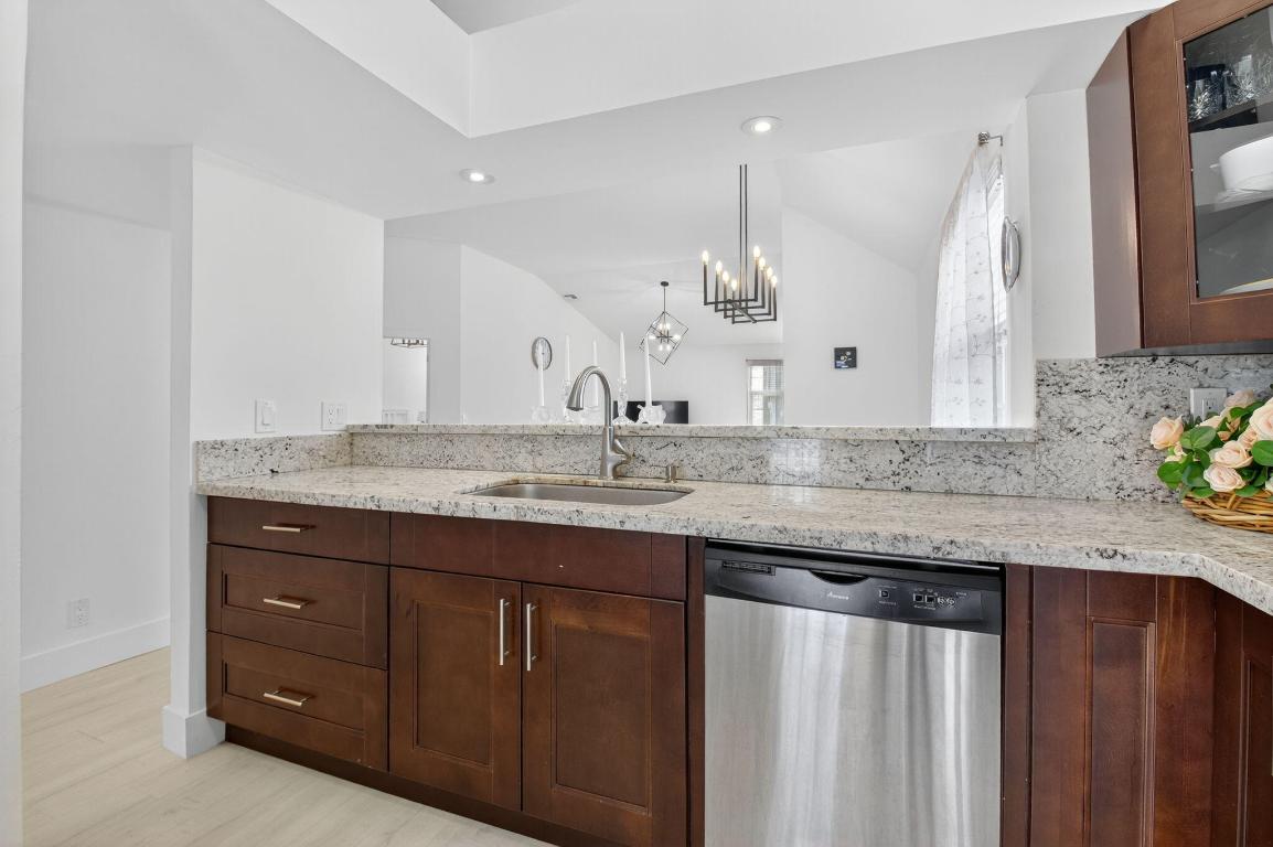 CARRIAGE HOUSES I CONDO - Residential Lease