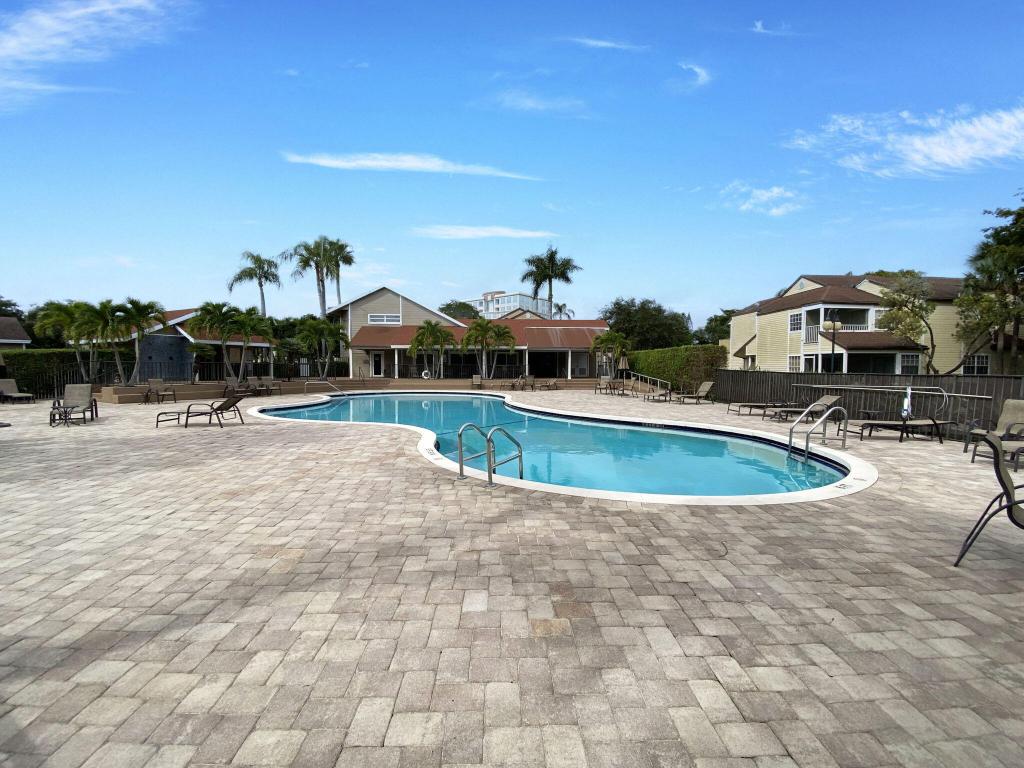 CARRIAGE HOUSES I CONDO - Residential Lease