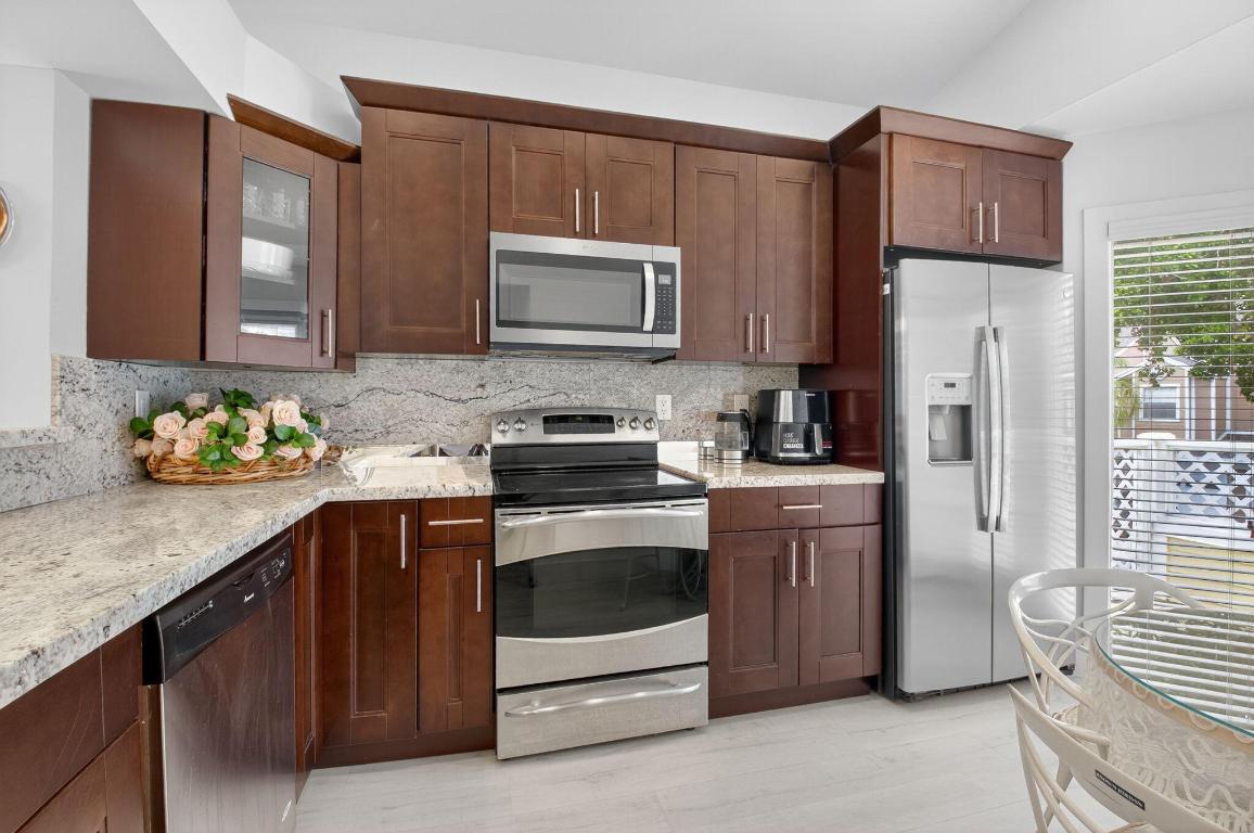 CARRIAGE HOUSES I CONDO - Residential Lease