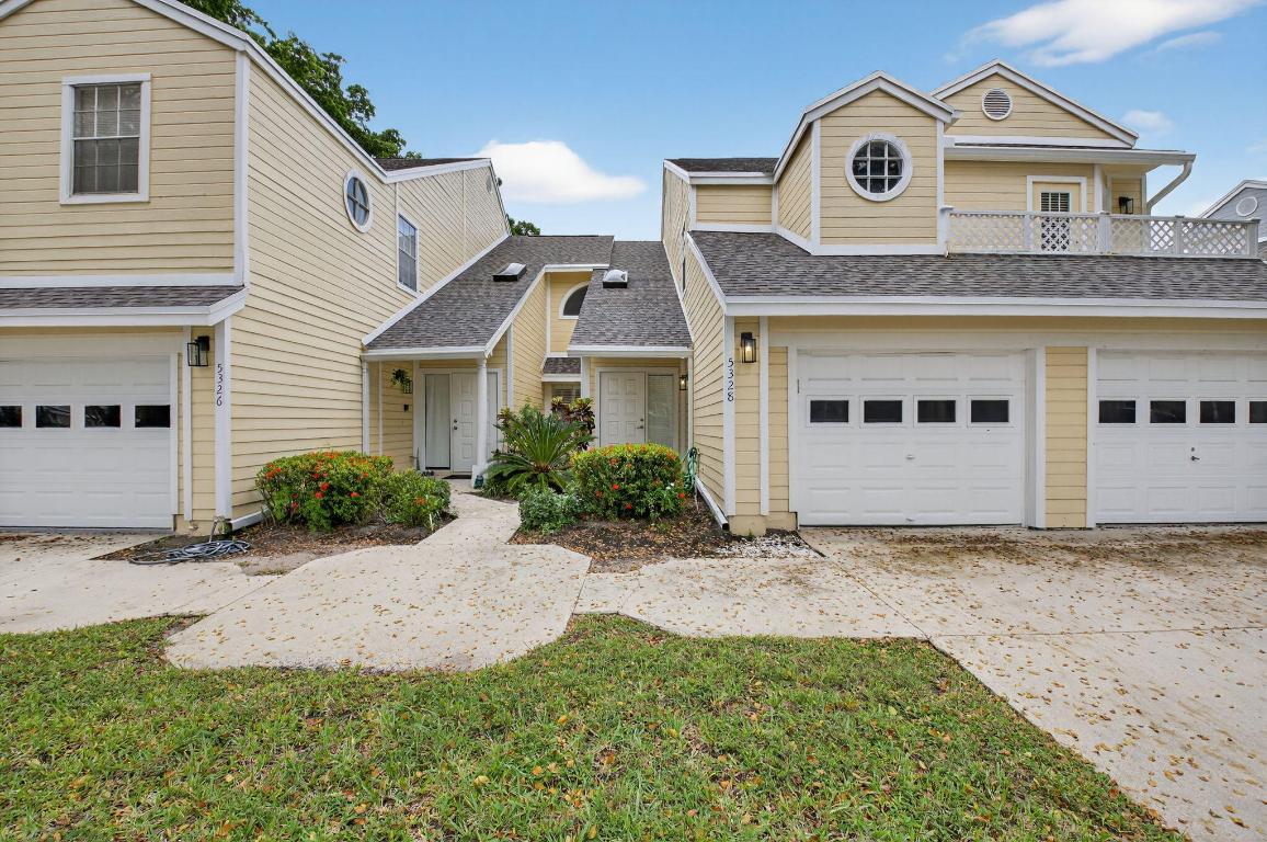 CARRIAGE HOUSES I CONDO - Residential Lease