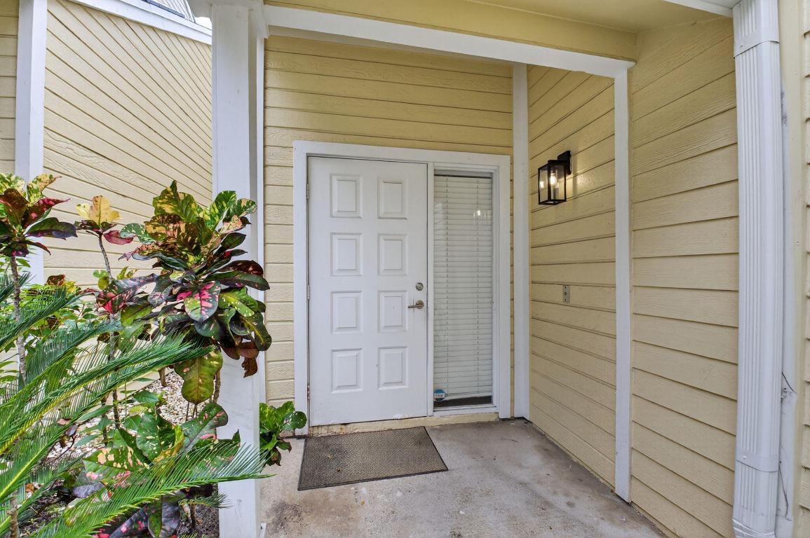 CARRIAGE HOUSES I CONDO - Residential Lease