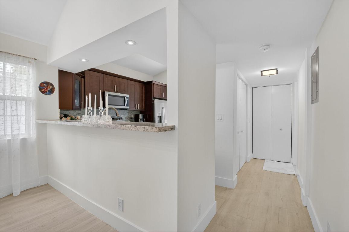 CARRIAGE HOUSES I CONDO - Residential Lease