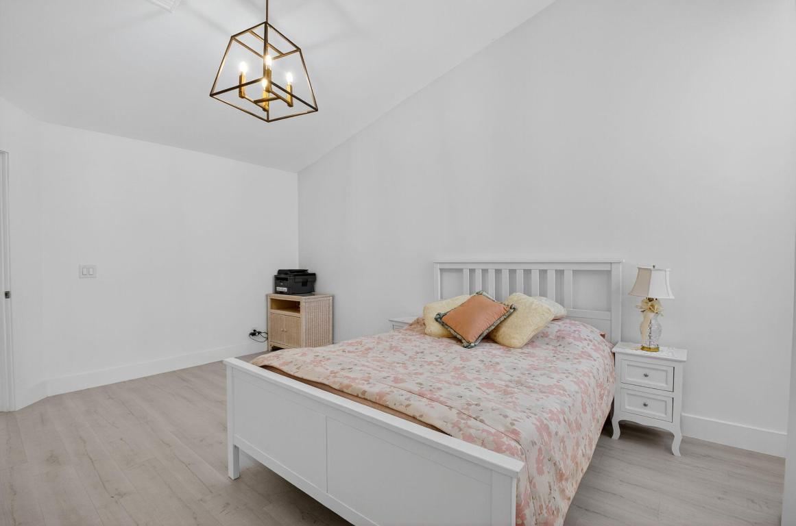 CARRIAGE HOUSES I CONDO - Residential Lease