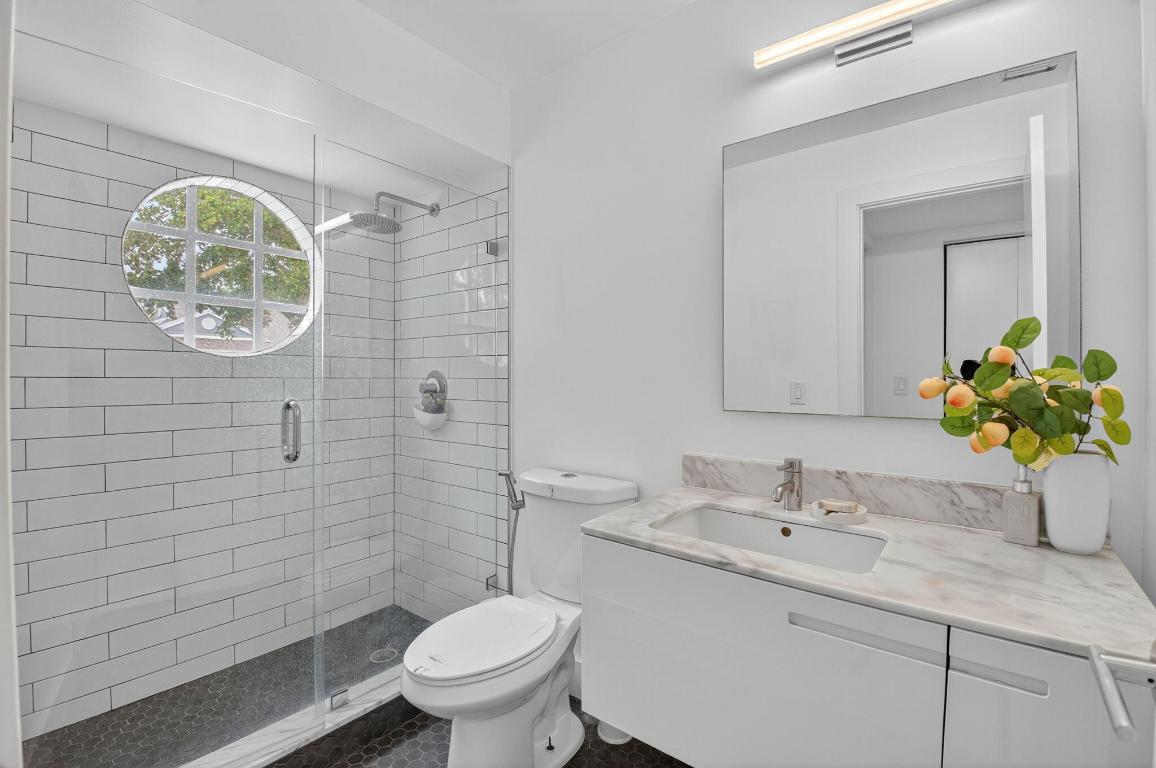 CARRIAGE HOUSES I CONDO - Residential Lease