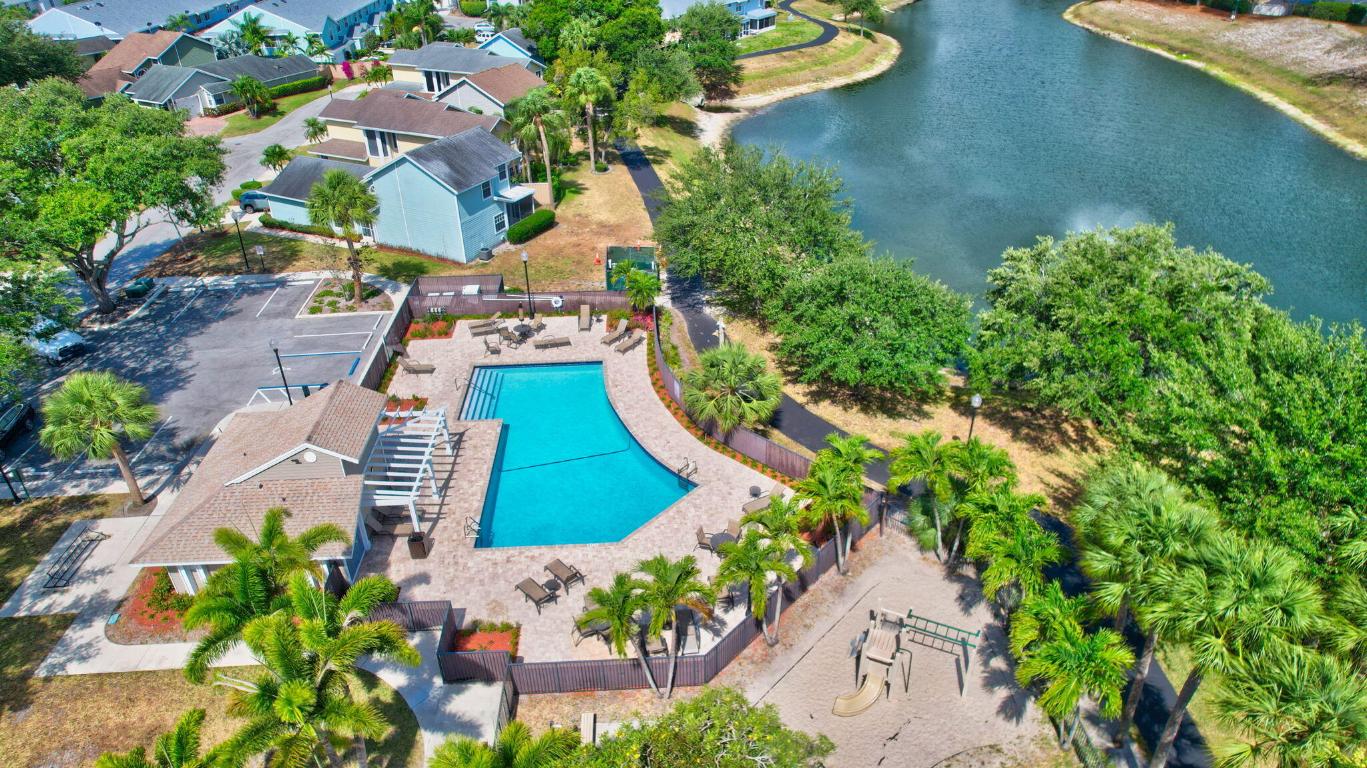 CARRIAGE HOUSES I CONDO - Residential Lease