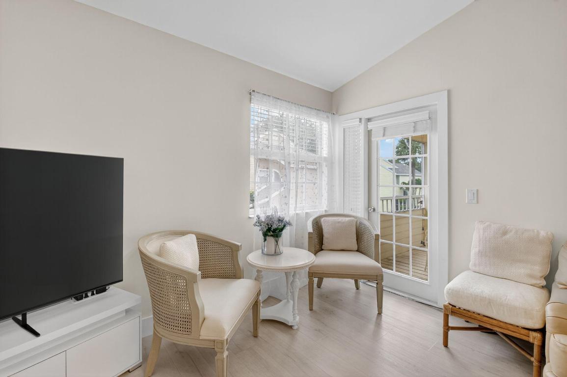 CARRIAGE HOUSES I CONDO - Residential Lease