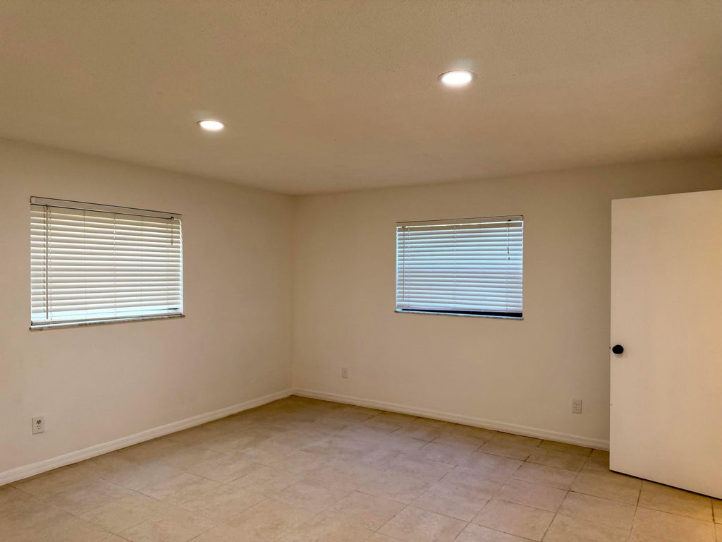 Photo of 400 18th Street #B4, Vero Beach, FL 32960 (MLS # B26042796)