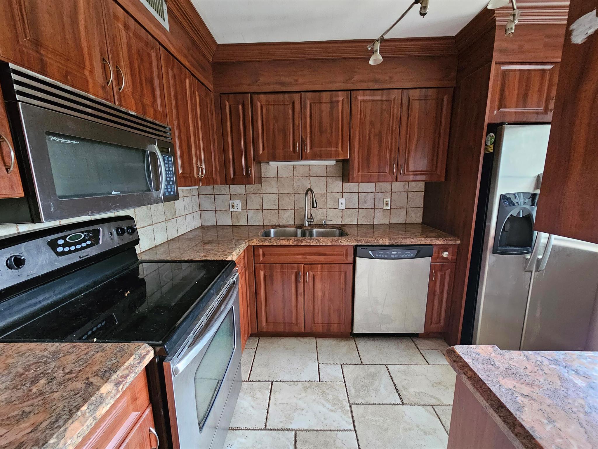 FOUNTAINS OF PALM BEACH (ESEDRA COURT) - Residential