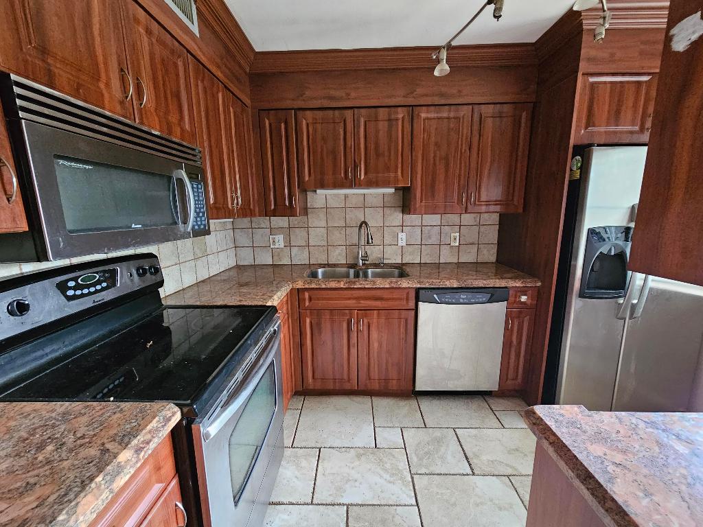 FOUNTAINS OF PALM BEACH (ESEDRA COURT) - Residential