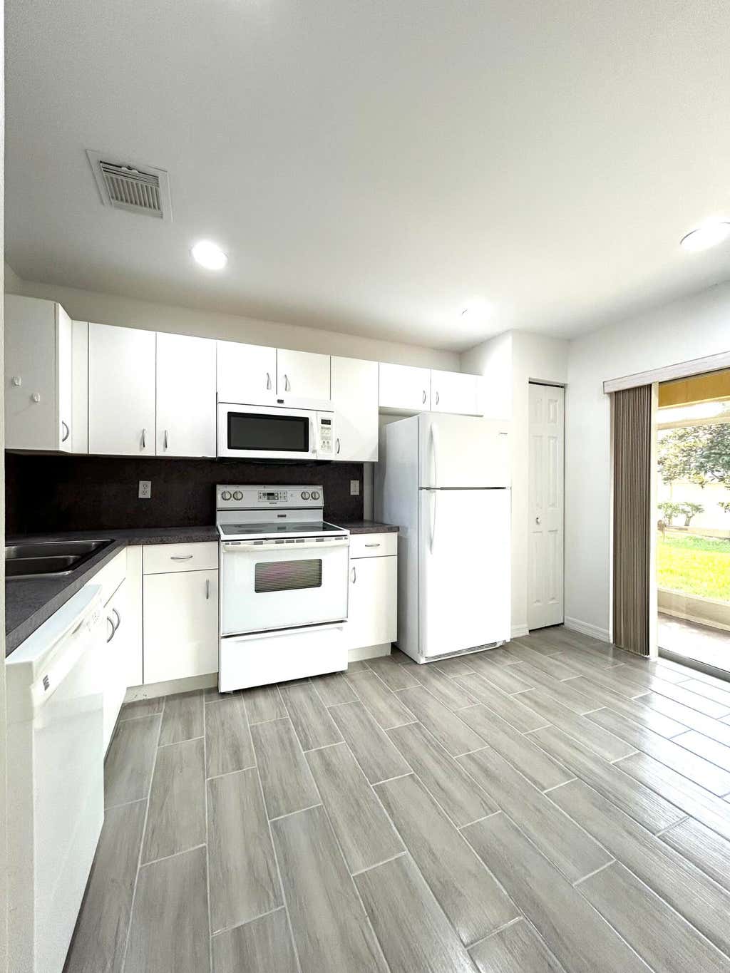 Photo of 1007 Arezzo Circle, Boynton Beach, FL 33436 (MLS # B26055924)