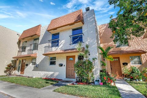 541 N Pine Island Road 22 Plantation FL 33324