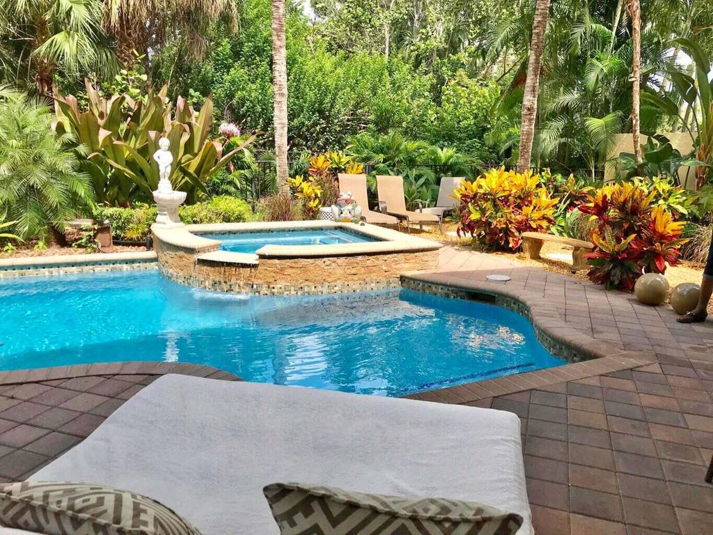 Photo of 60 Laguna Terrace, Palm Beach Gardens, FL 33418 (MLS # R11169357)