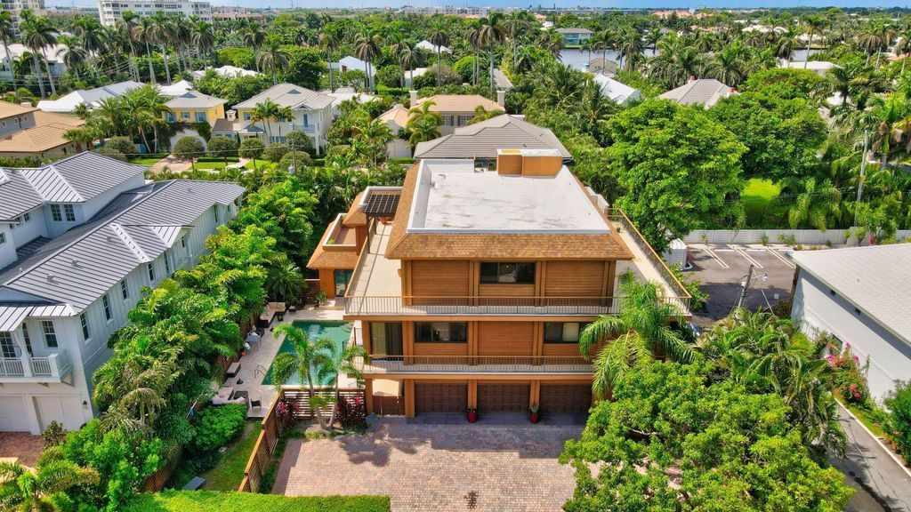 Photo of 122 Andrews Avenue, Delray Beach, FL 33483 (MLS # B26016189)