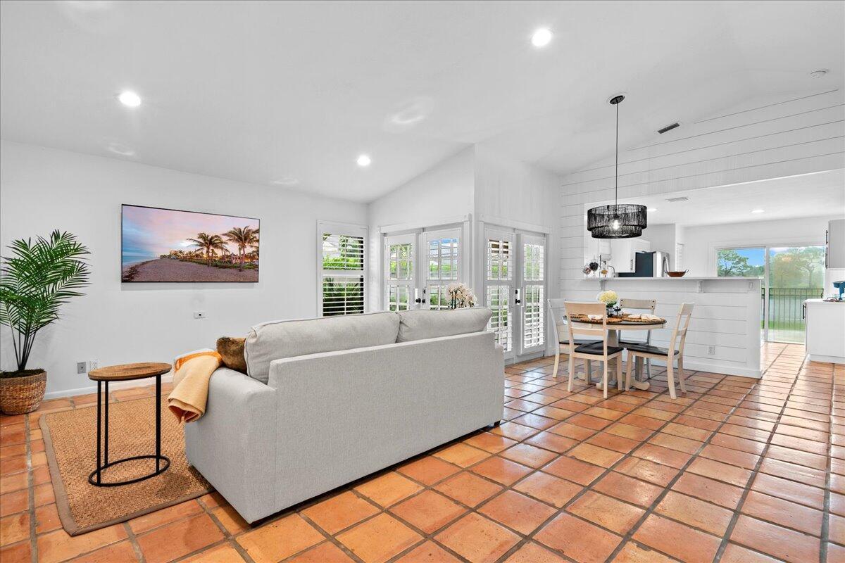 Properties 2542 Bedford Mews Drive
