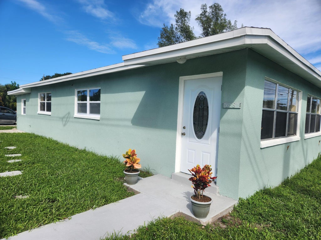 Photo of 1688 W 10th Street, Riviera Beach, FL 33404 (MLS # B26091327)