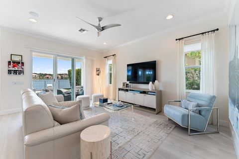Single Family Residence in Palm Beach Gardens FL 12288 Aviles Circle Cir 21.jpg