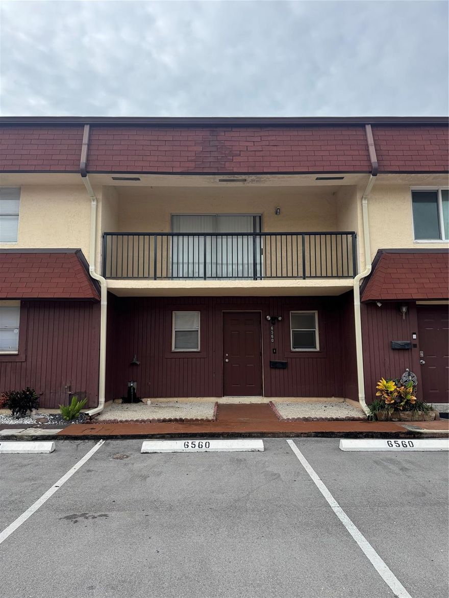 HUGE 2 BEDROOM 1.5 TOWNHOUSE WITH FENCED IN PRIVATE YARD, INTERIOR LAUNDRY ROOM WITH FULL SIZE WASHER AND DRYER, UPDATED KITCHEN & BATHS, CERAMIC TILE DOWNSTAIRS AND CARPET UPSTAIRS. UPSTAIRS BATH HAS DRESSING AREA + FULL BATH. UPSTAIR BATH IS SET UP AS A "JACK & JILL". AMENITIES INCLUDE POOL, CLUB HOUSE, TOT LOT, TENNIS & BASKET BALL. GREAT LOCATION CLOSE TO NOVA UNIVERSITY, BROWARD COLLEGE AND MAJOR EXPRESSWAYS. DON'T MISS THIS OPPORTUNITY. EASY TO SHOW!