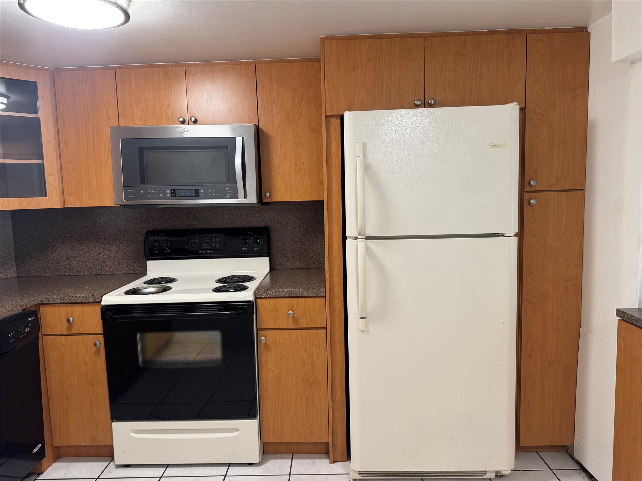 BRENTWOOD TOWNHOUSE - Residential