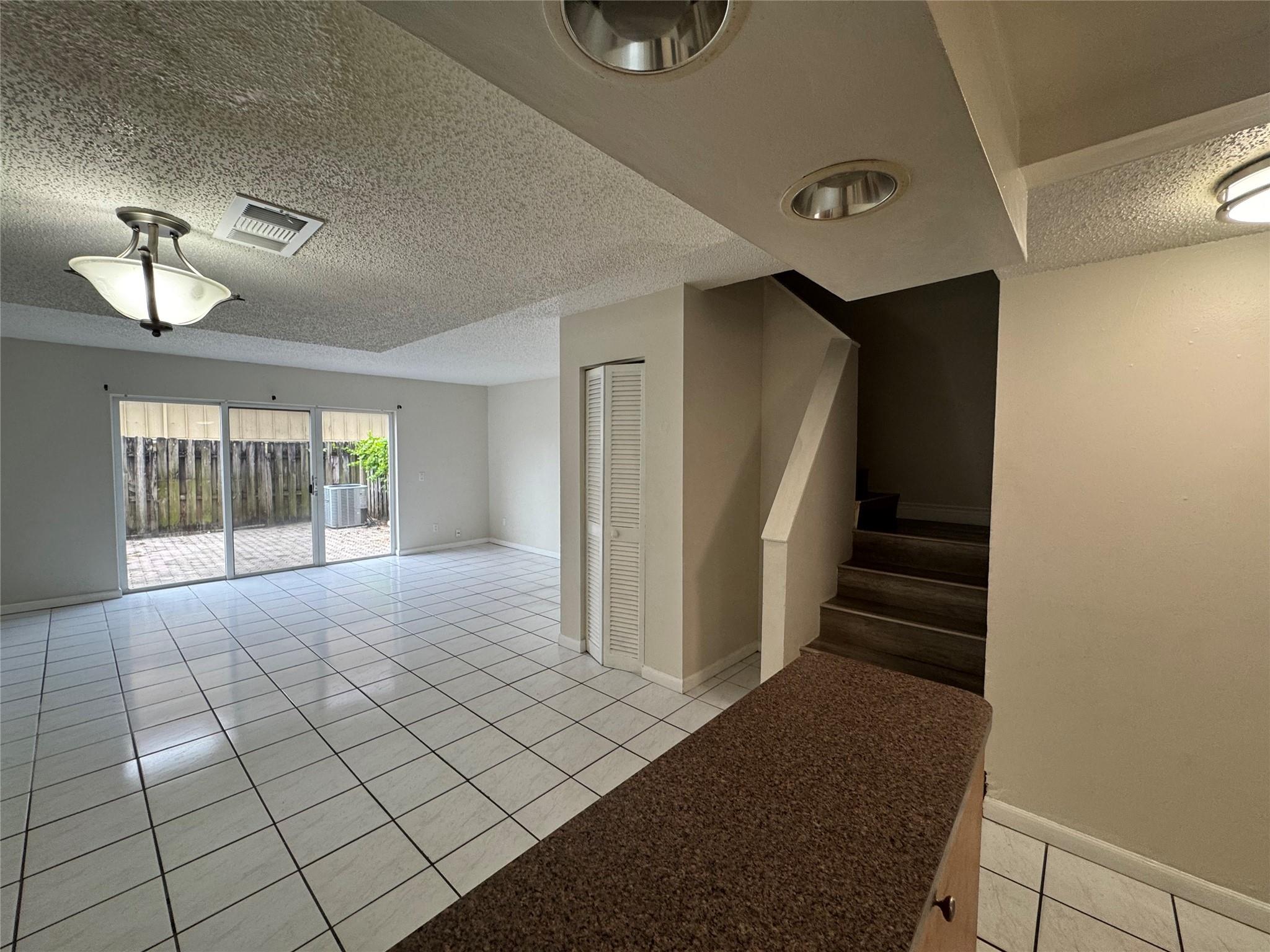 BRENTWOOD TOWNHOUSE - Residential