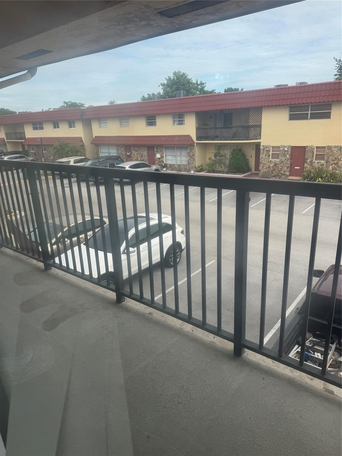 BRENTWOOD TOWNHOUSE - Residential