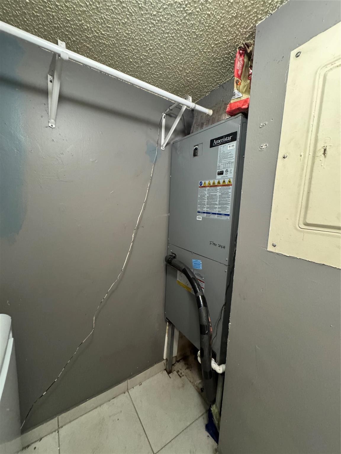 BRENTWOOD TOWNHOUSE - Residential