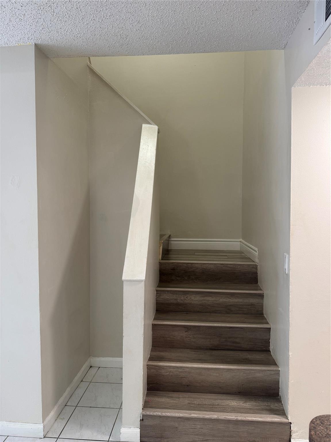 BRENTWOOD TOWNHOUSE - Residential