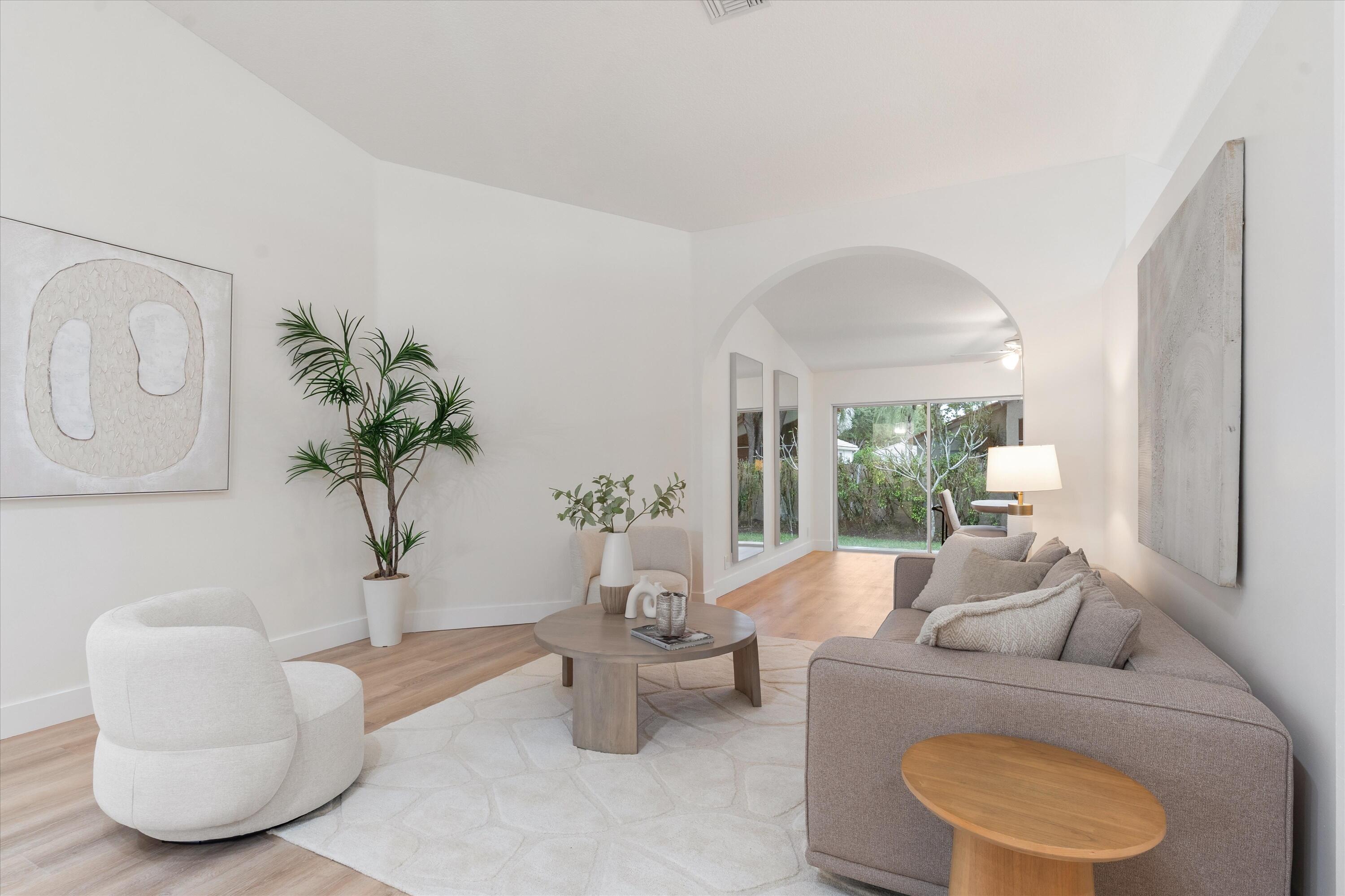 9950 Harbour Lake Circle