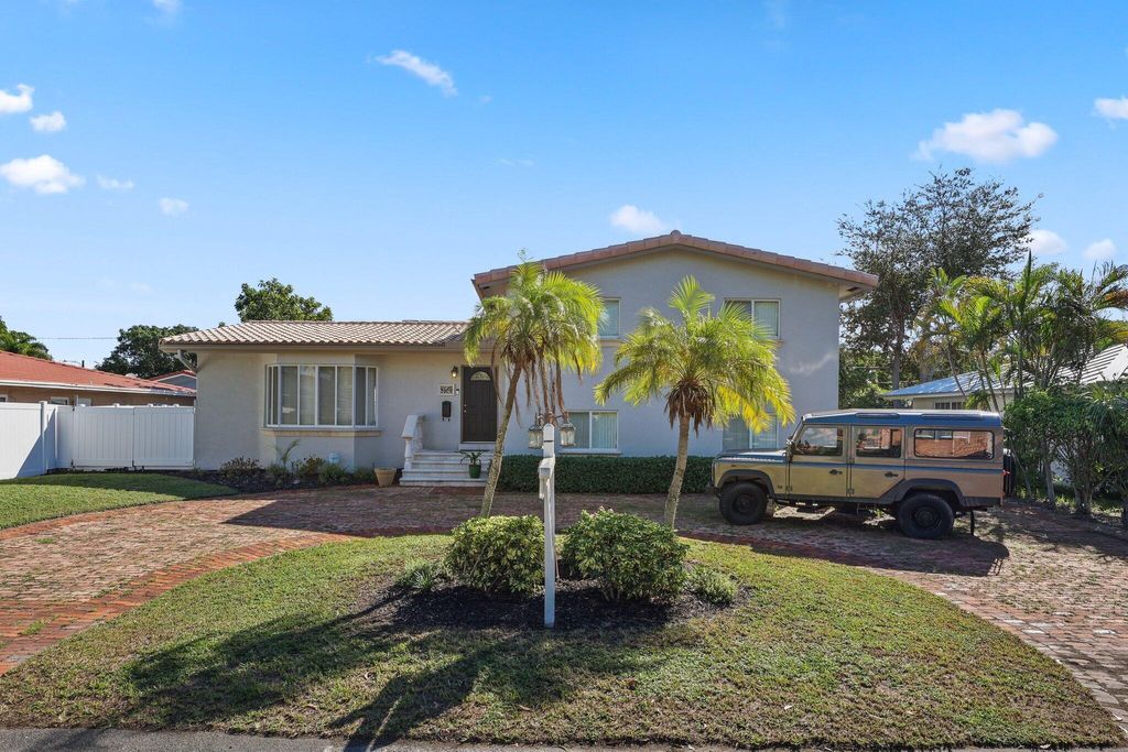 Photo of 4850 NE 28th Avenue, Fort Lauderdale, FL 33308 (MLS # R11133376)