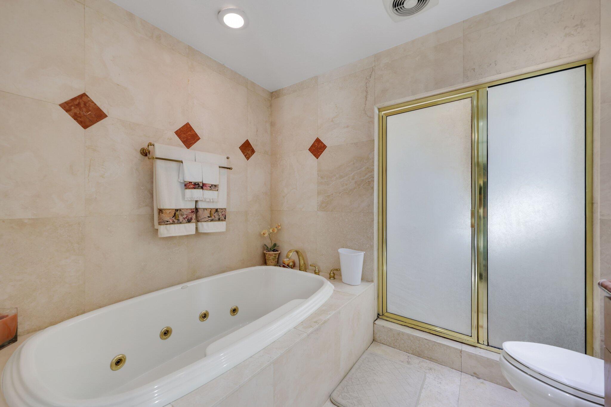 CORAL RIDGE COUNTRY CLUB - Residential