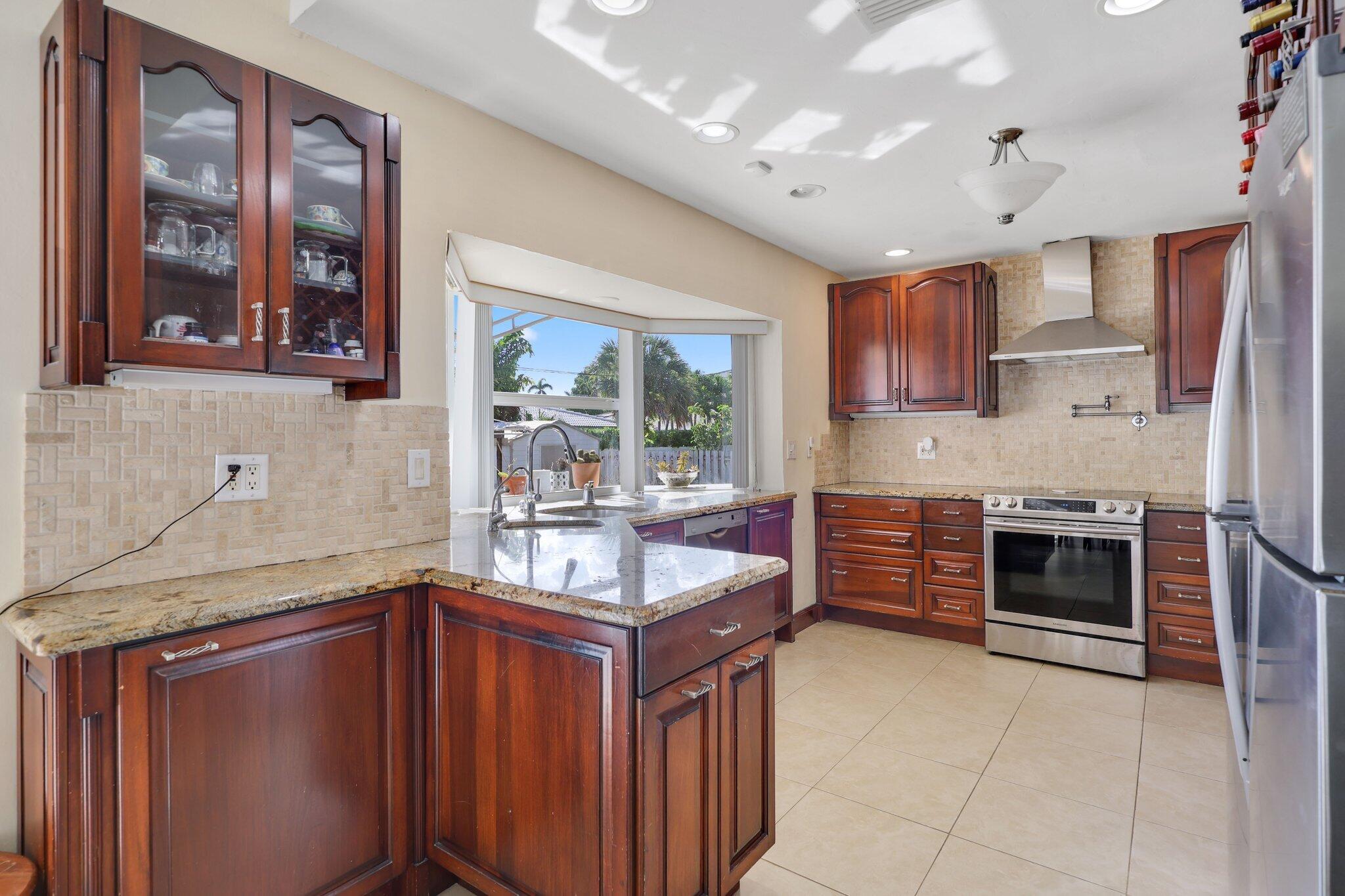 CORAL RIDGE COUNTRY CLUB - Residential