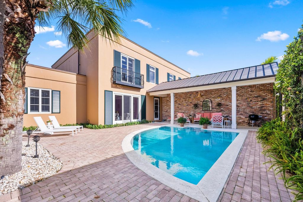 Photo of 11735 SE Florida Avenue, Hobe Sound, FL 33455 (MLS # R10961828)