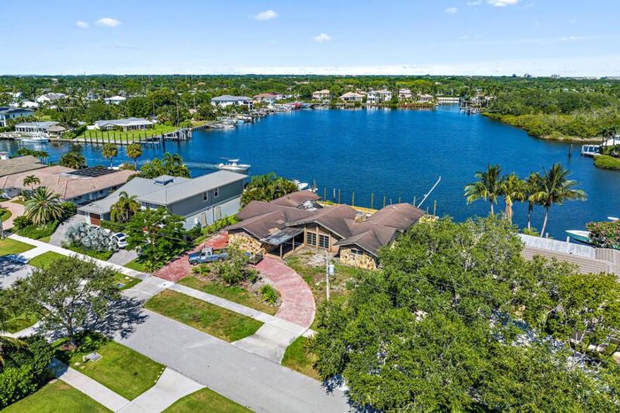 Premier wide-water property, on the main North Palm Beach Waterway, overlooking Prosperity Harbor! Enjoy all that desirable, membership-optional North Palm Beach has to offer : new clubhouse with restaurant and bar, redesigned Jack Nicklaus Signature golf, driving range, tennis center, Olympic-sized swimming pool with splash play area, private boat ramp, marina, playgrounds, parks, organized activities, all minutes from the area's best education, dining, shopping, and Palm Beach International Airport.
