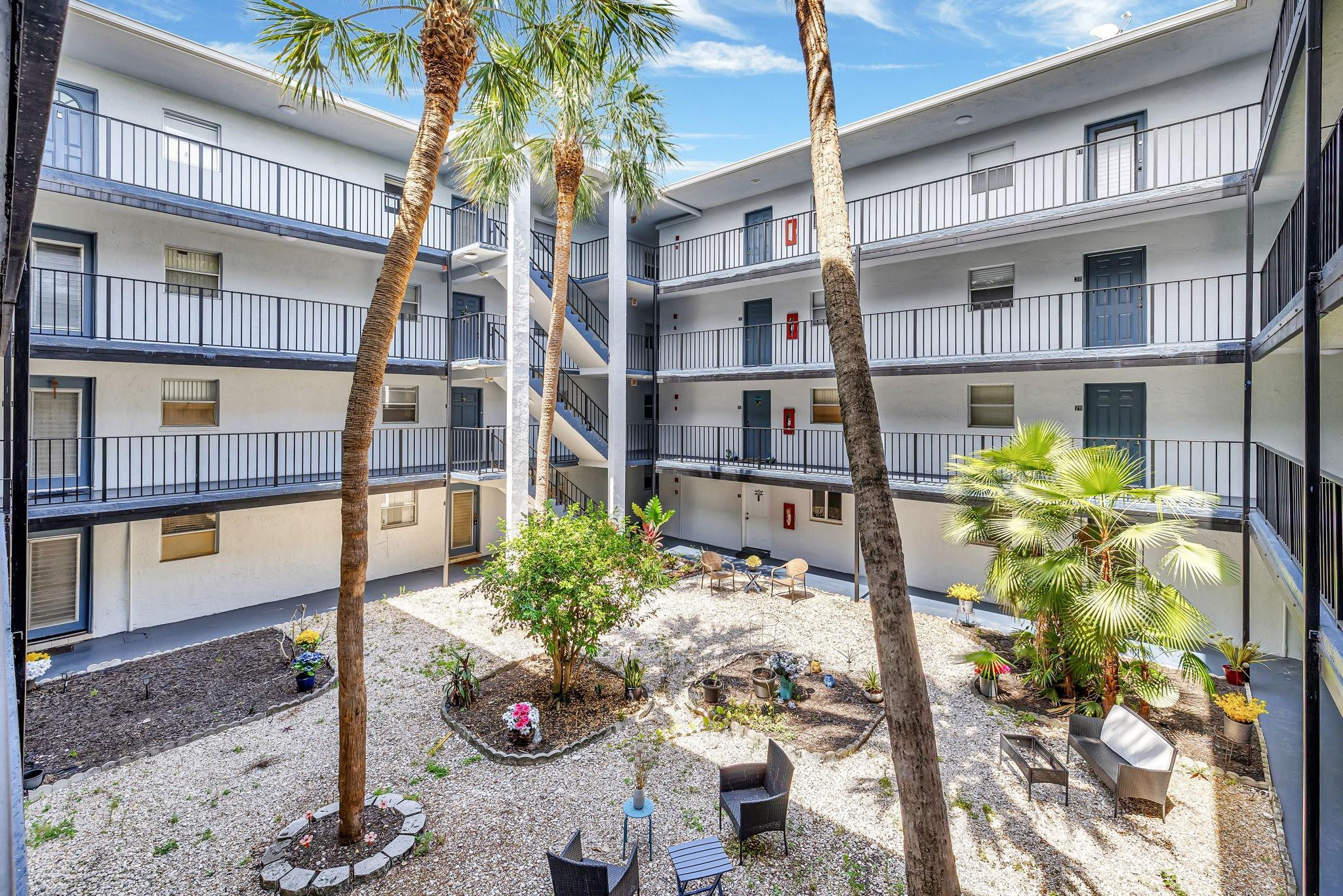 2800 Somerset Drive 218j