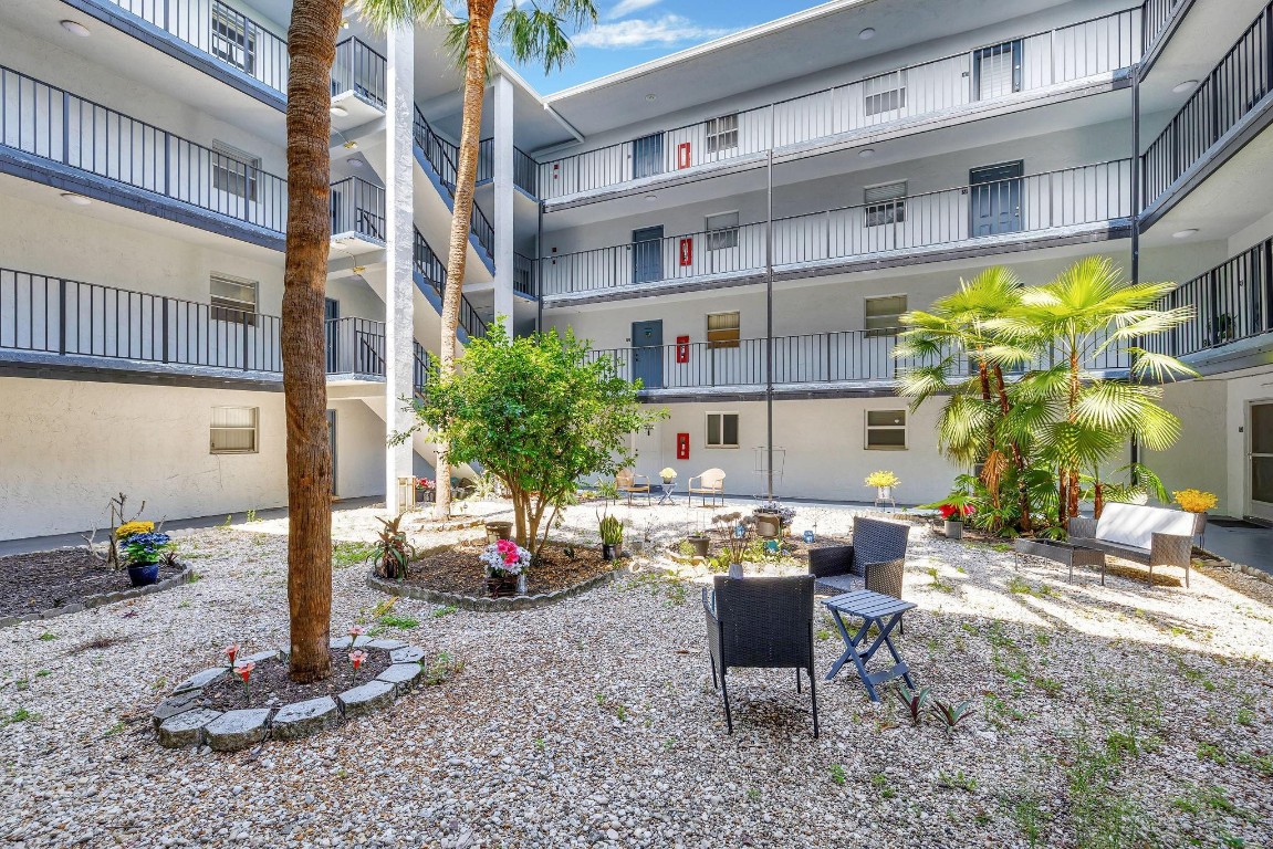 2800 Somerset Drive 218j