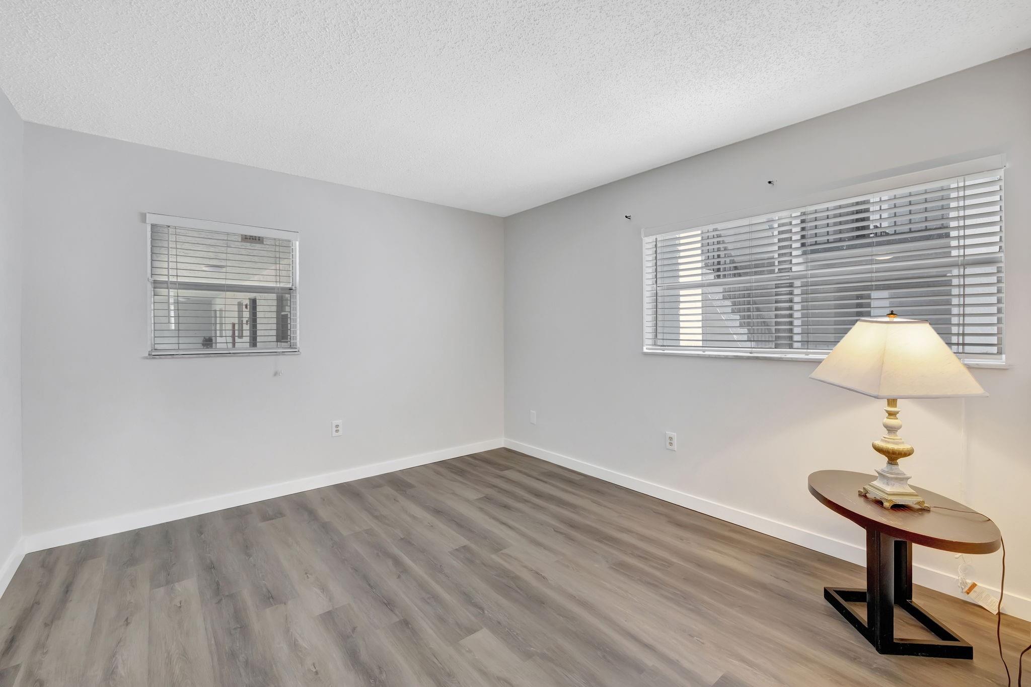 SOMERSET AT LAUDERDALE LA - Residential